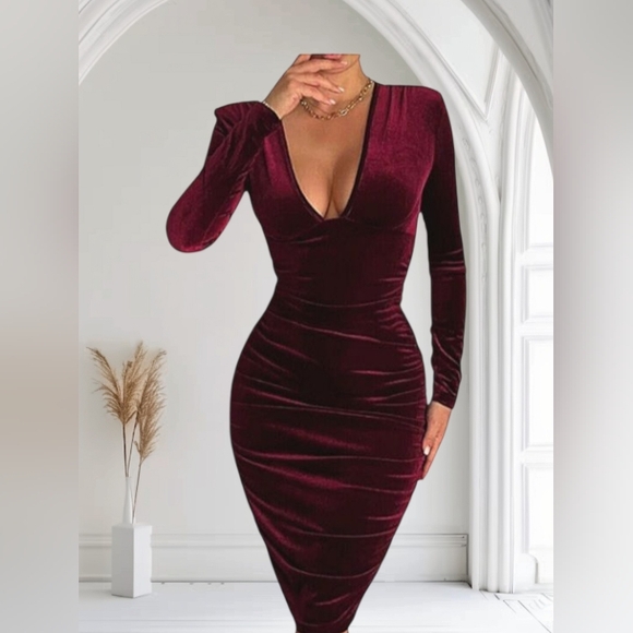 Huhot Dresses & Skirts - HUHOT WINE VELVET PLUNGING NECKLINE MINI BODYCON DRESS NWOT SIZE L